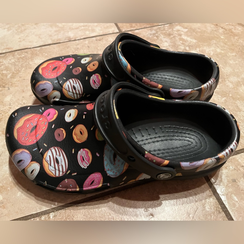🍩🍩🍩Crocs Donut Bistro Non Slip Clog Slip on,Black, Womens 9 Mens Size 7 - Picture 3 of 6